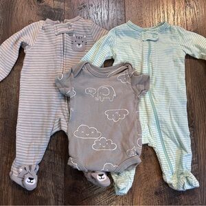 Carters Newborn Bodysuits Zip up Bundle Of 3 Size NB
